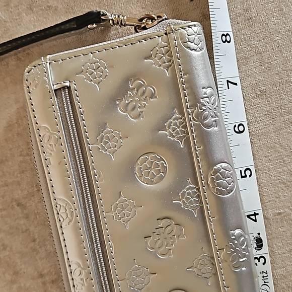 Guess wallet NWOT - Picture 6 of 9